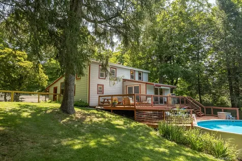 26 Hunns Lake Place Stanfordville NY 12581