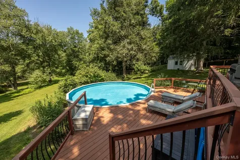 26 Hunns Lake Place Stanfordville NY 12581