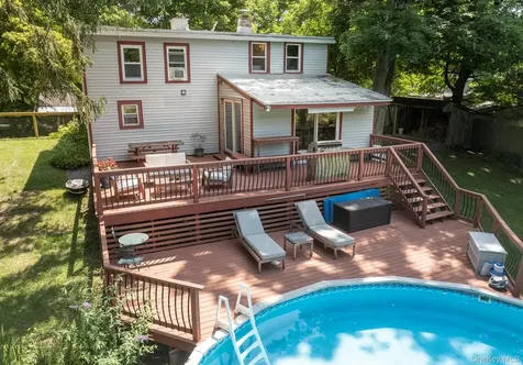 26 Hunns Lake Place Stanfordville NY 12581