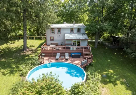 26 Hunns Lake Place Stanfordville NY 12581