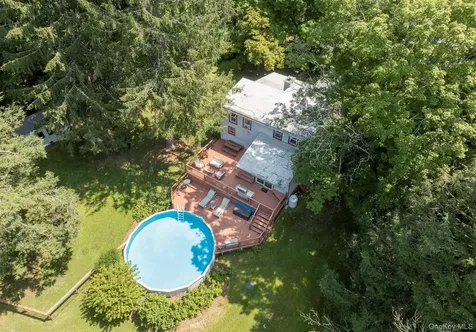 26 Hunns Lake Place Stanfordville NY 12581