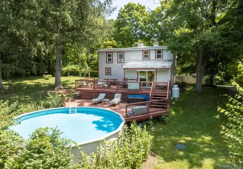 26 Hunns Lake Place Stanfordville NY 12581