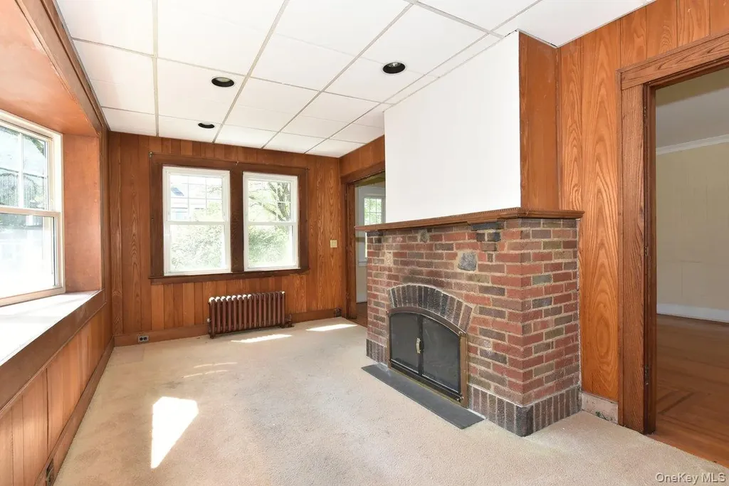 182 Ferncroft Road Mineola NY 11501