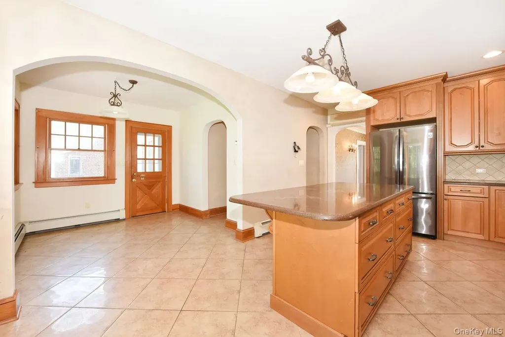 182 Ferncroft Road Mineola NY 11501