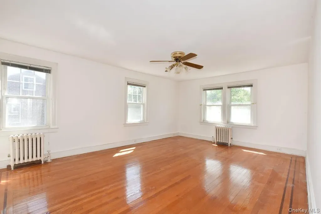182 Ferncroft Road Mineola NY 11501