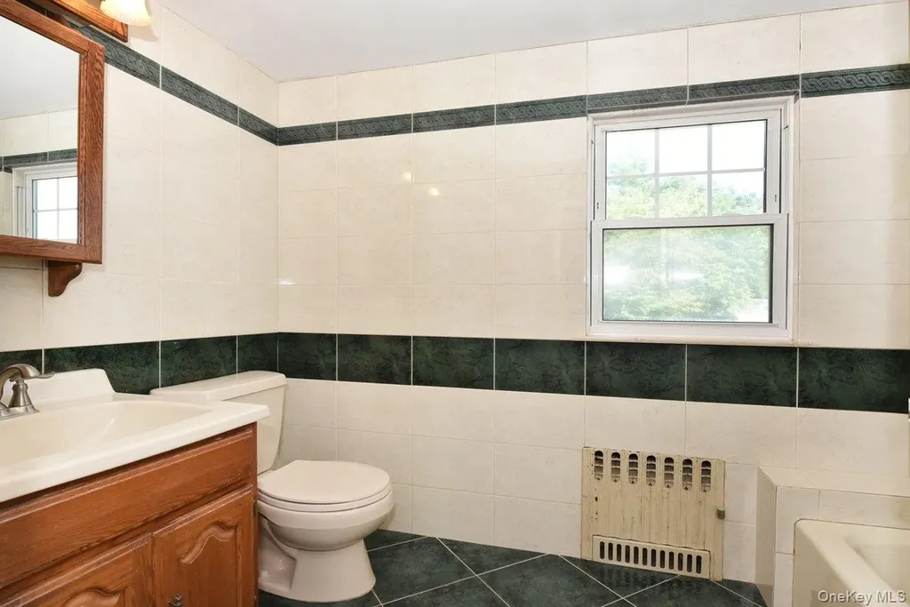 182 Ferncroft Road Mineola NY 11501