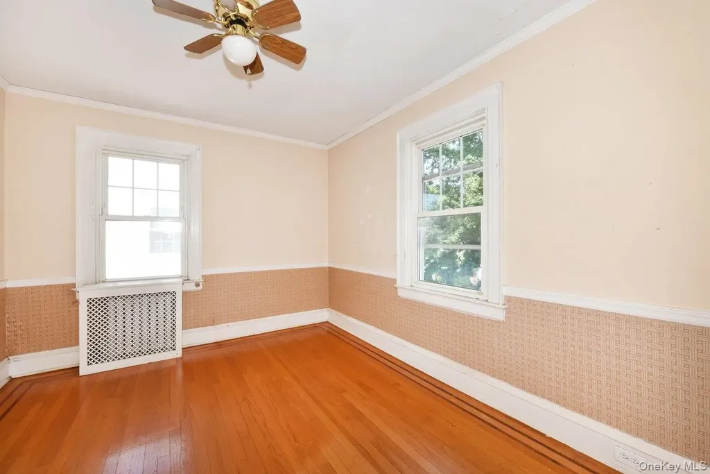 182 Ferncroft Road Mineola NY 11501
