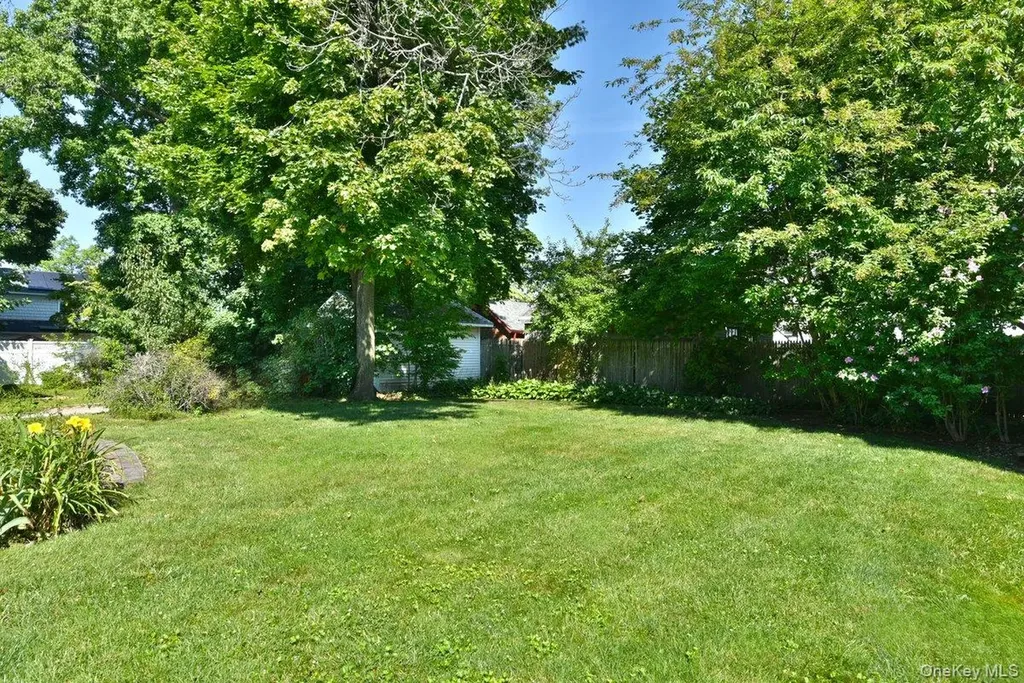 182 Ferncroft Road Mineola NY 11501