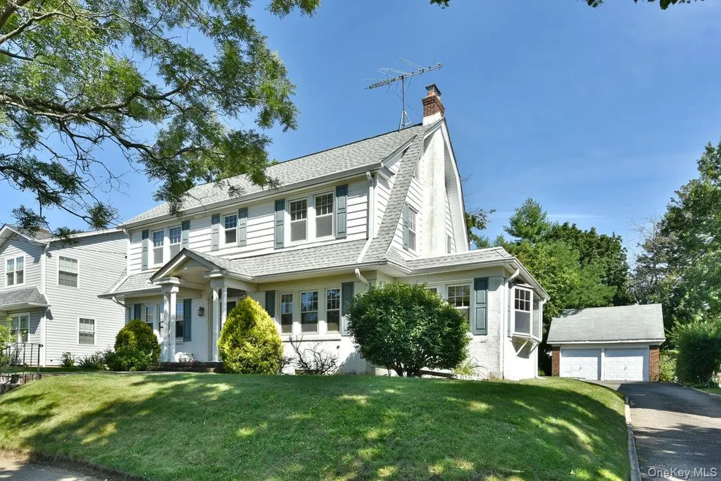 182 Ferncroft Road Mineola NY 11501