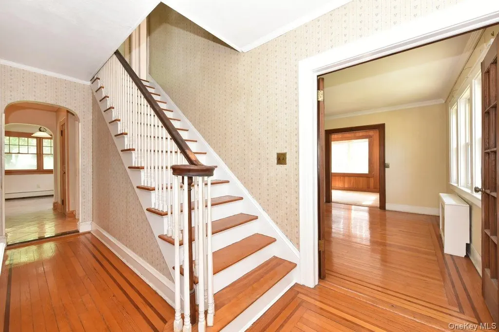 182 Ferncroft Road Mineola NY 11501