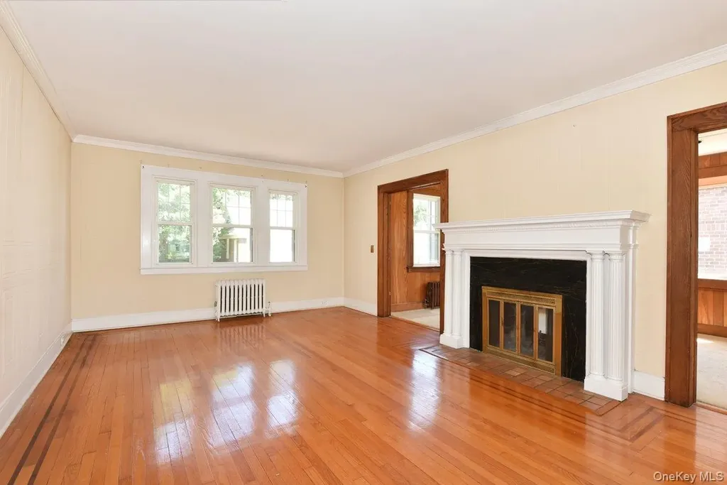182 Ferncroft Road Mineola NY 11501