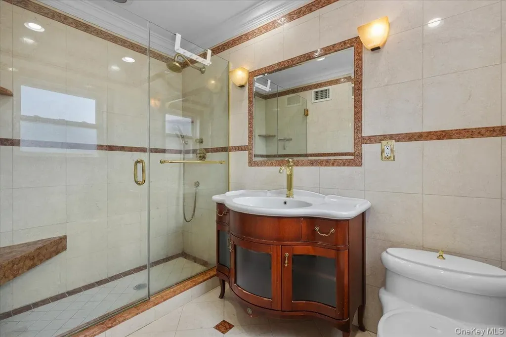 1184 Rhinelander Avenue Bronx NY 10461