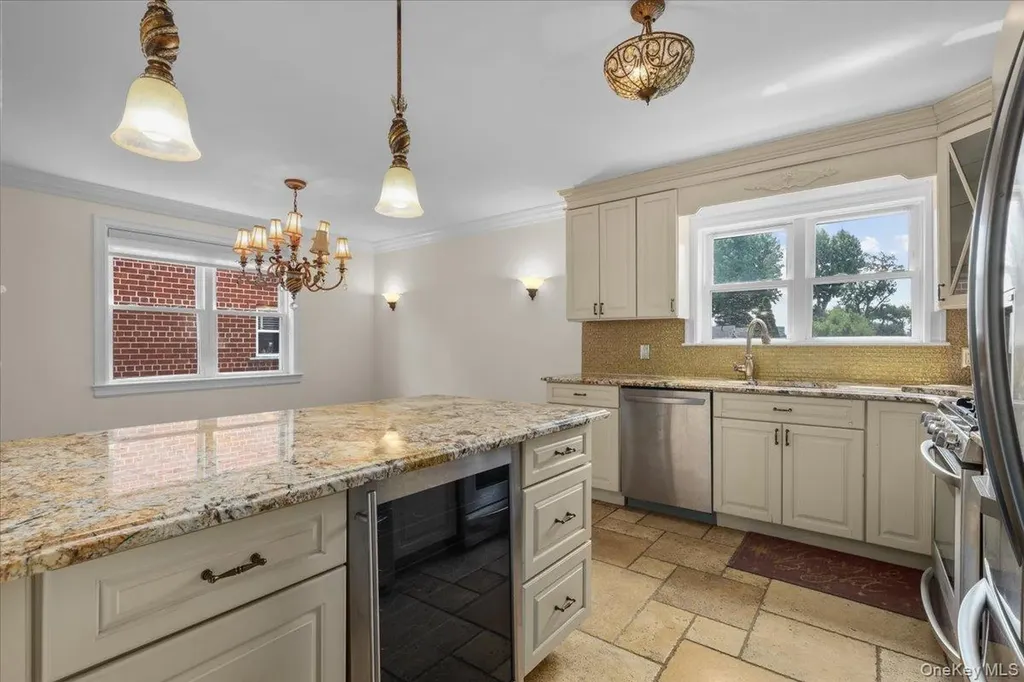 1184 Rhinelander Avenue Bronx NY 10461