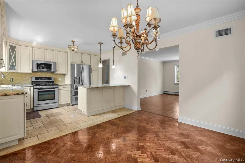 1184 Rhinelander Avenue Bronx NY 10461