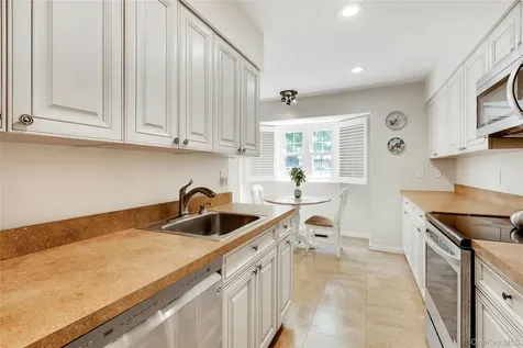 208 Palo Alto Drive Plainview NY 11803