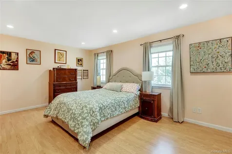208 Palo Alto Drive Plainview NY 11803