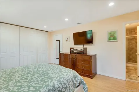 208 Palo Alto Drive Plainview NY 11803