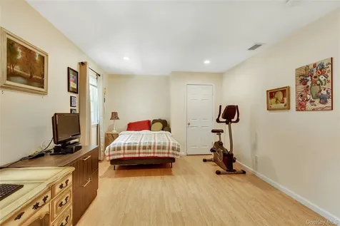 208 Palo Alto Drive Plainview NY 11803
