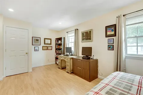 208 Palo Alto Drive Plainview NY 11803