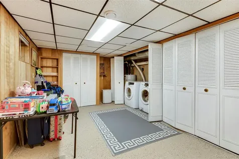 208 Palo Alto Drive Plainview NY 11803