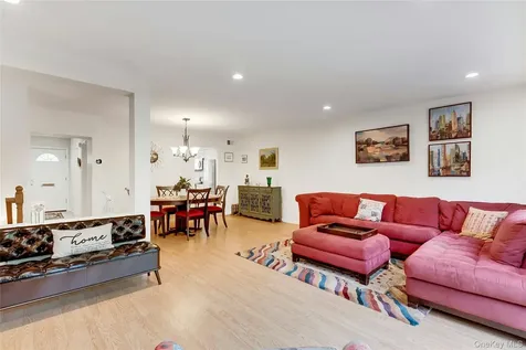 208 Palo Alto Drive Plainview NY 11803