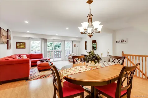 208 Palo Alto Drive Plainview NY 11803