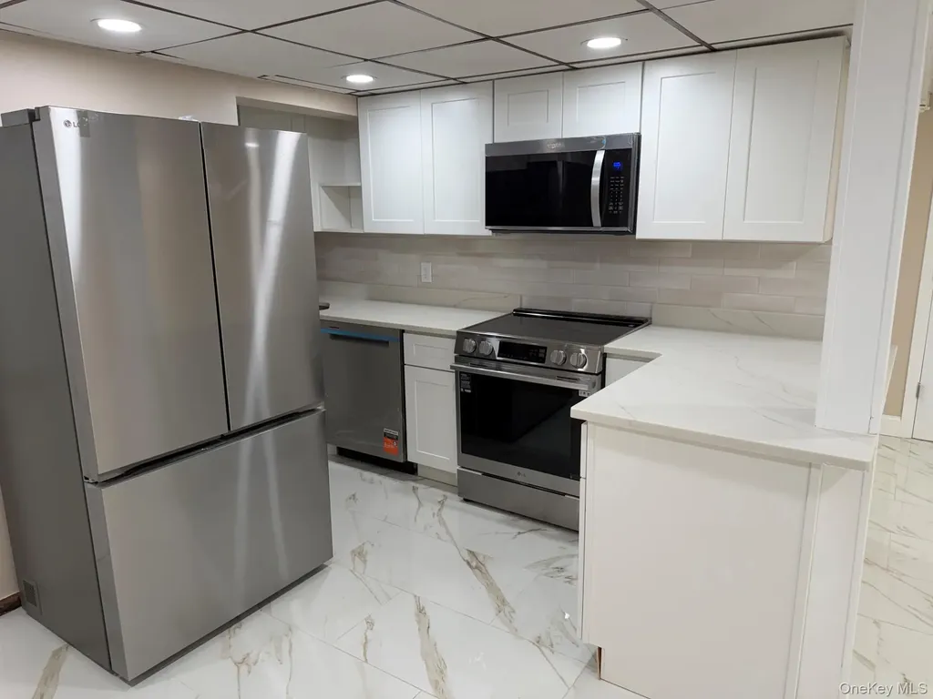 73 Willoughby Avenue Hicksville NY 11801