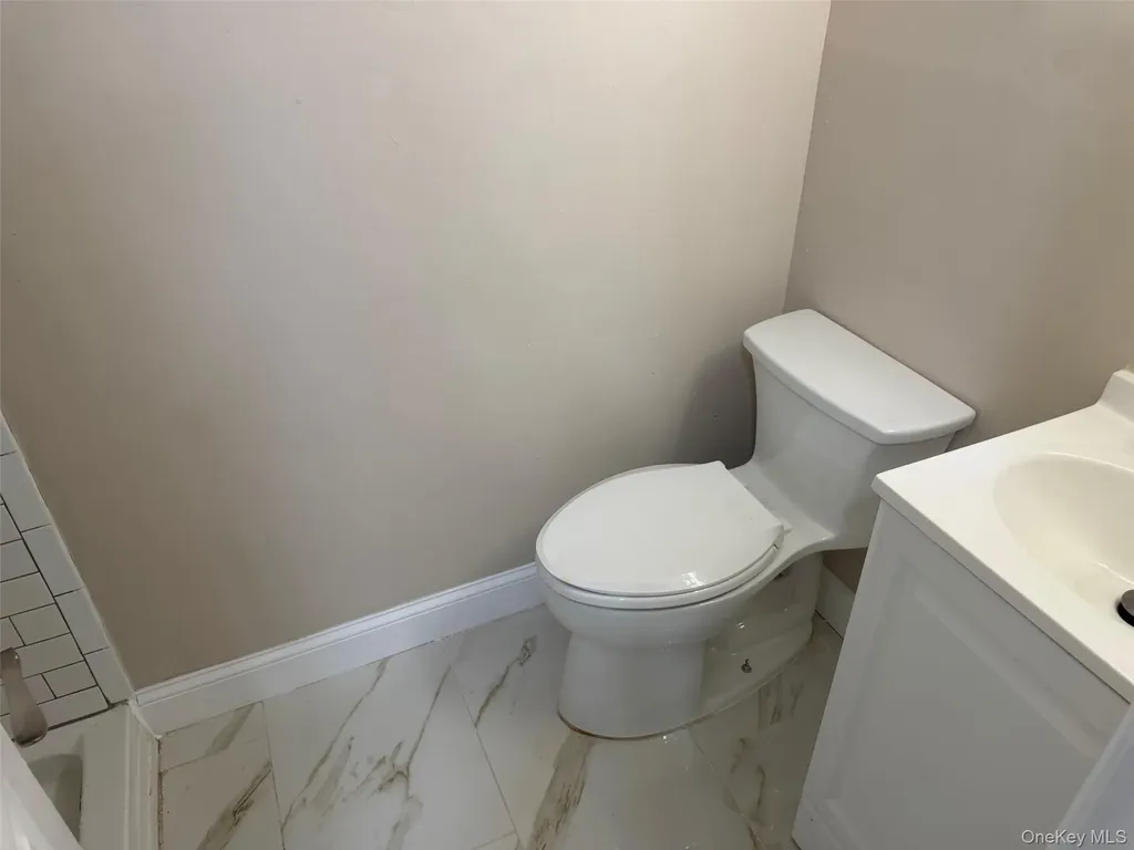 73 Willoughby Avenue Hicksville NY 11801