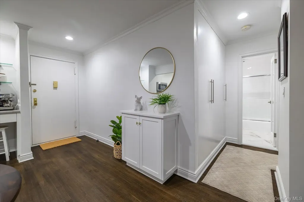 6 Birchwood Court Mineola NY 11501