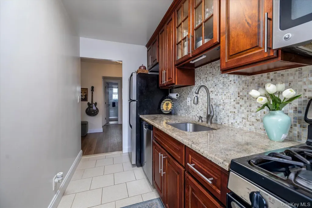 411 Merrick Road Rockville Centre NY 11570
