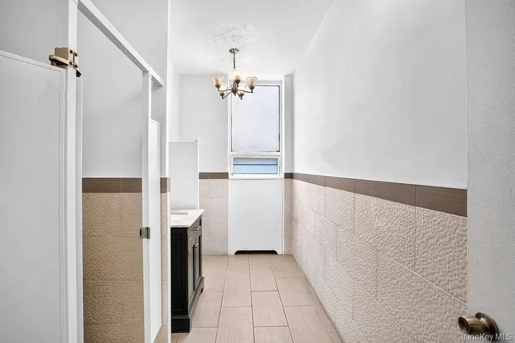 220 Old Country Road Mineola NY 11501