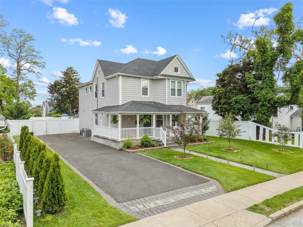81 Pearsall Avenue Freeport NY 11520