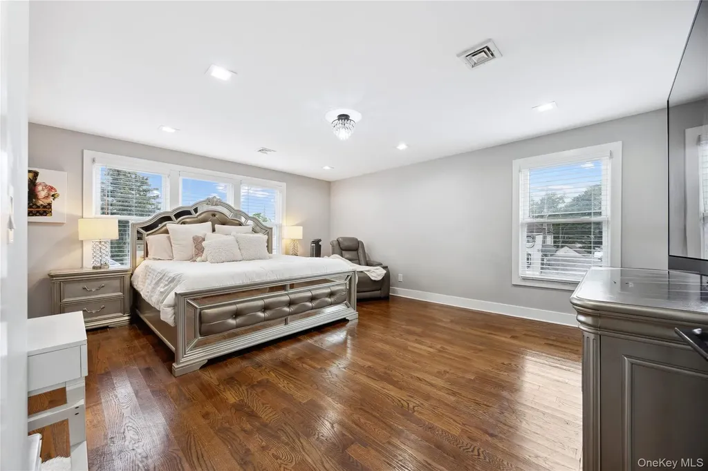 81 Pearsall Avenue Freeport NY 11520