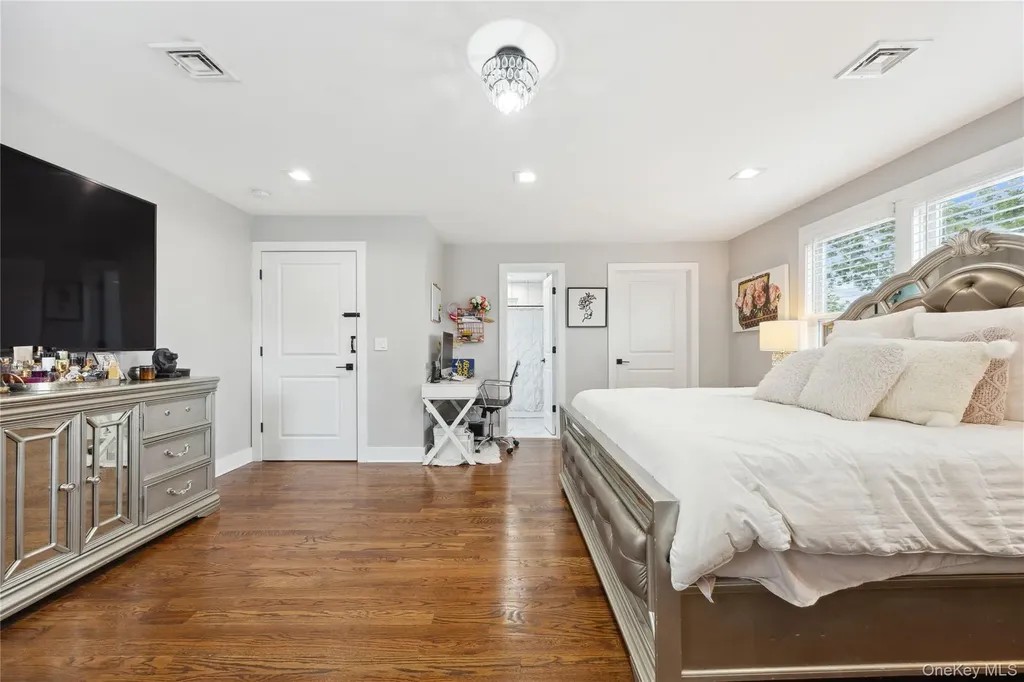 81 Pearsall Avenue Freeport NY 11520