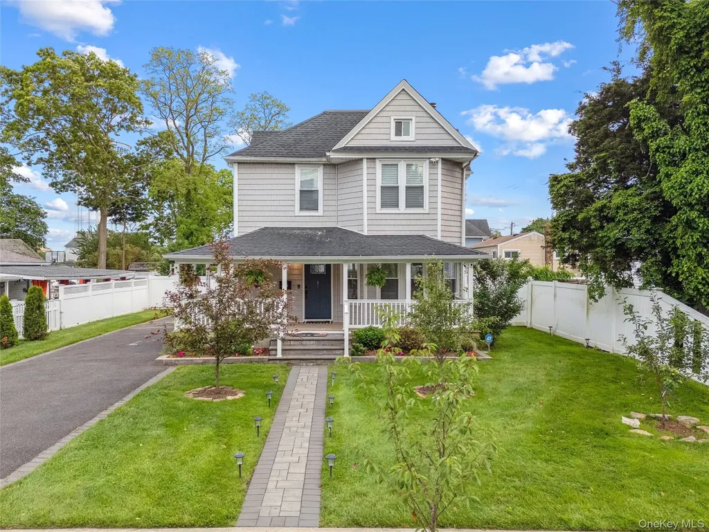 81 Pearsall Avenue Freeport NY 11520