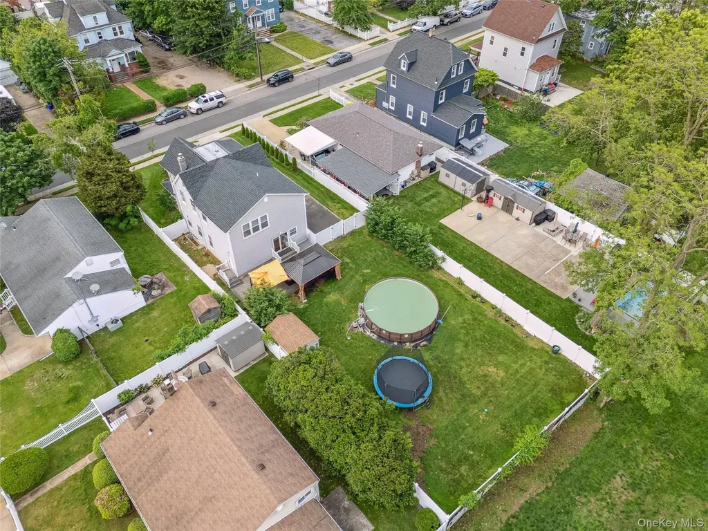 81 Pearsall Avenue Freeport NY 11520