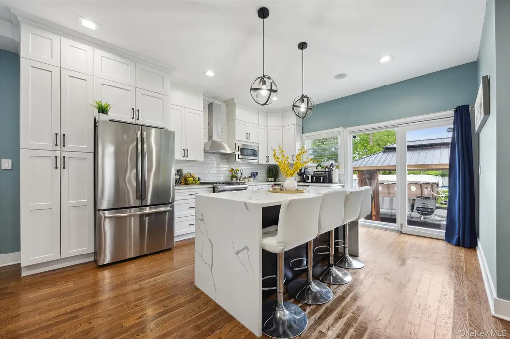 81 Pearsall Avenue Freeport NY 11520
