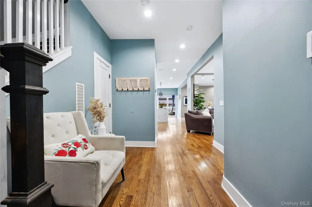 81 Pearsall Avenue Freeport NY 11520