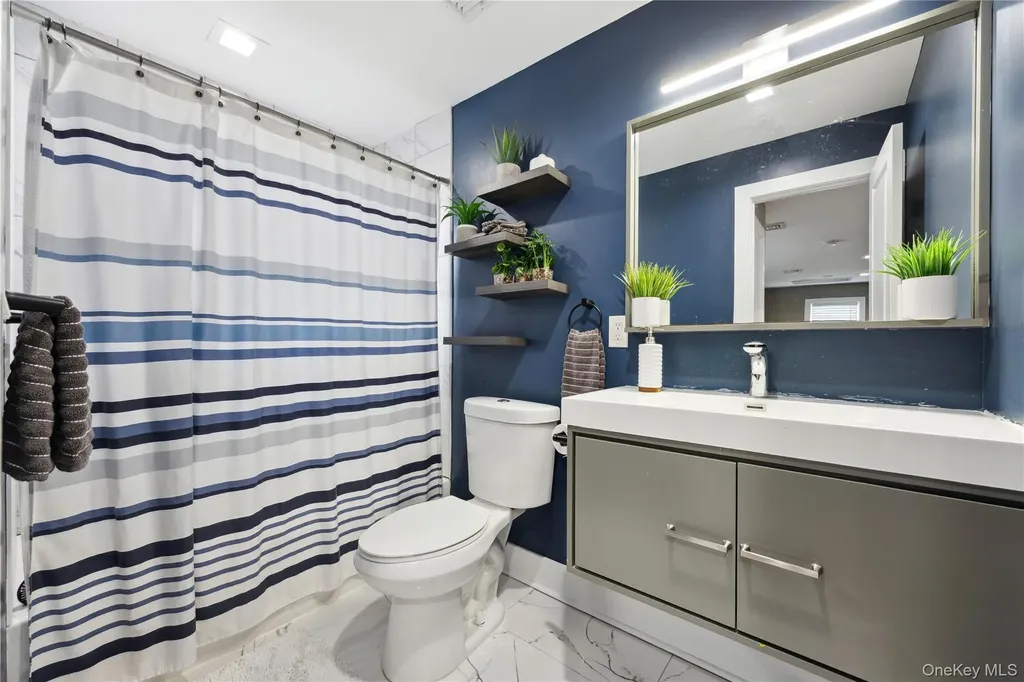 81 Pearsall Avenue Freeport NY 11520