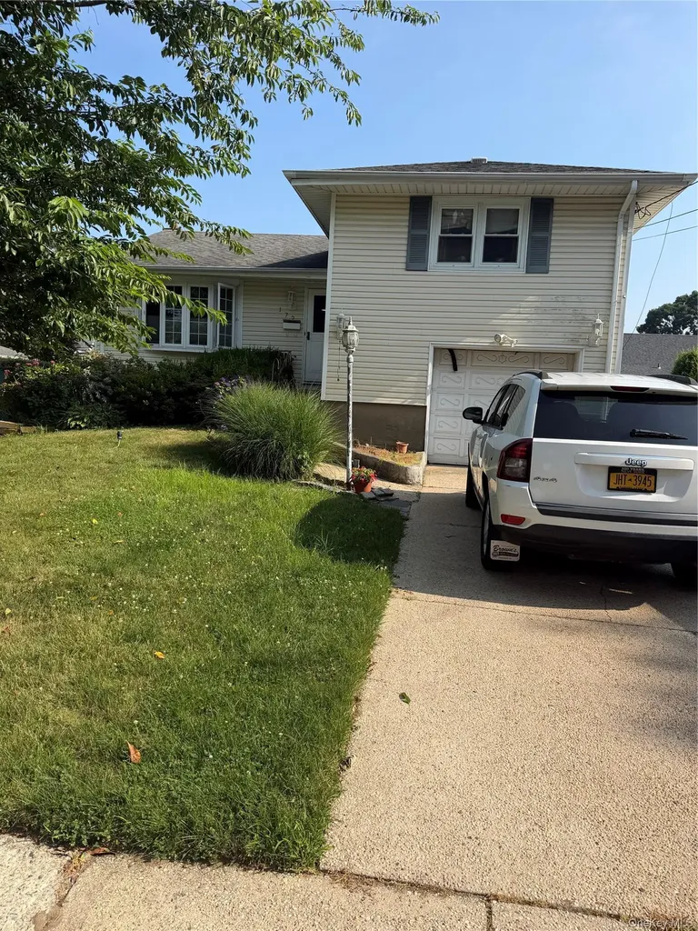 172 N Walnut Street Massapequa NY 11758
