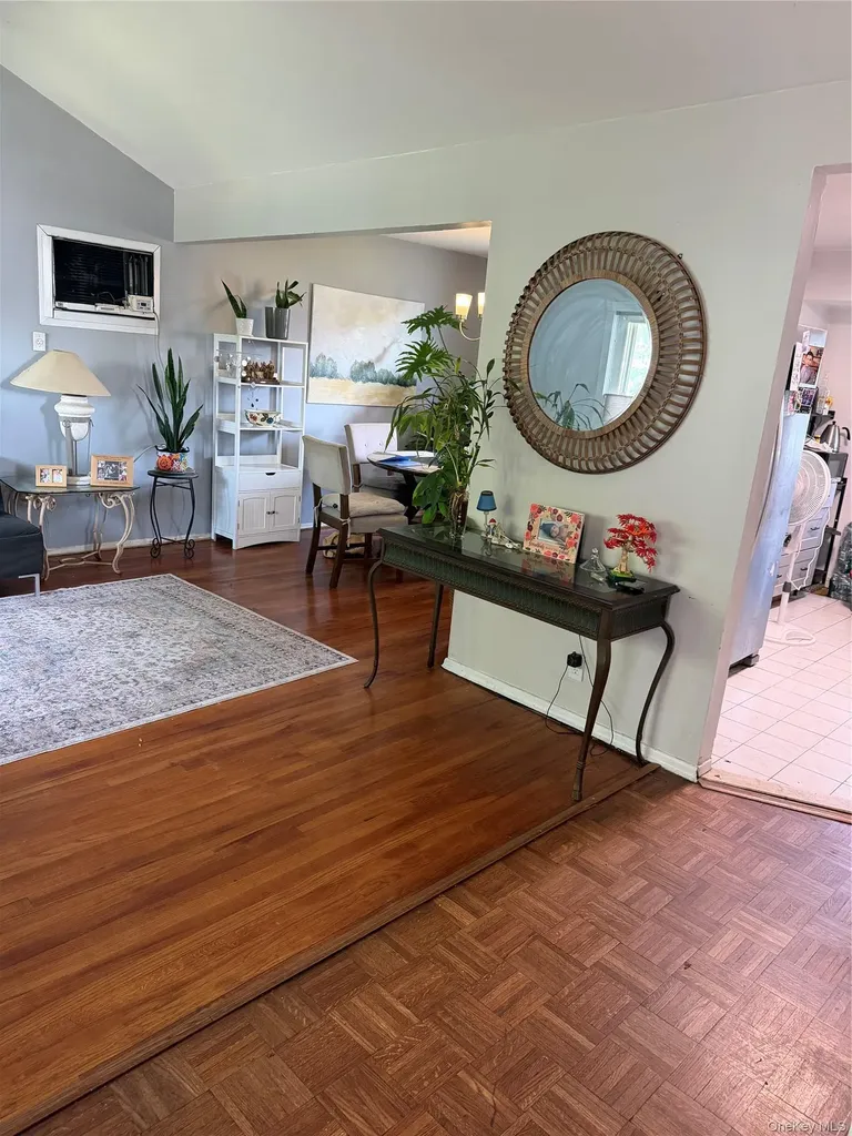 172 N Walnut Street Massapequa NY 11758