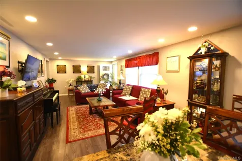 105 W Village Circle Manorville NY 11949