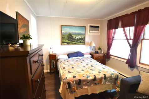 105 W Village Circle Manorville NY 11949