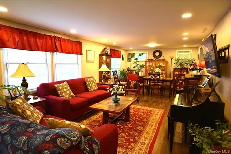 105 W Village Circle Manorville NY 11949