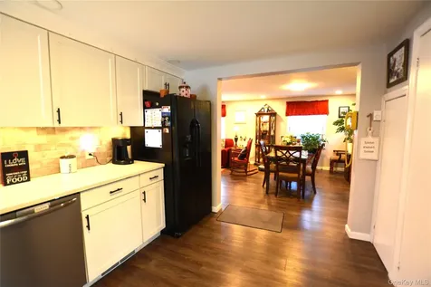 105 W Village Circle Manorville NY 11949