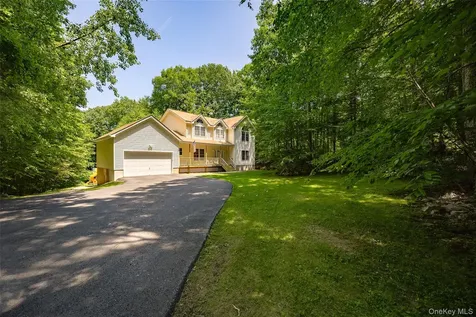 26 E Forest Trail Holmes NY 12531