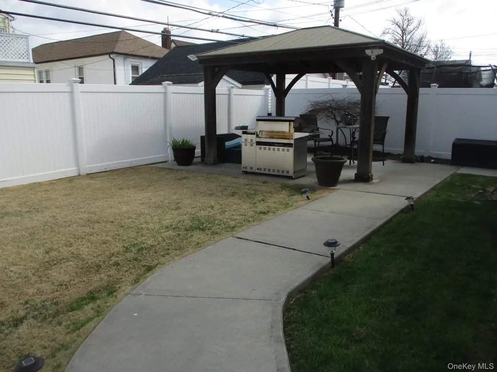 353 E Pine Street Long Beach NY 11561