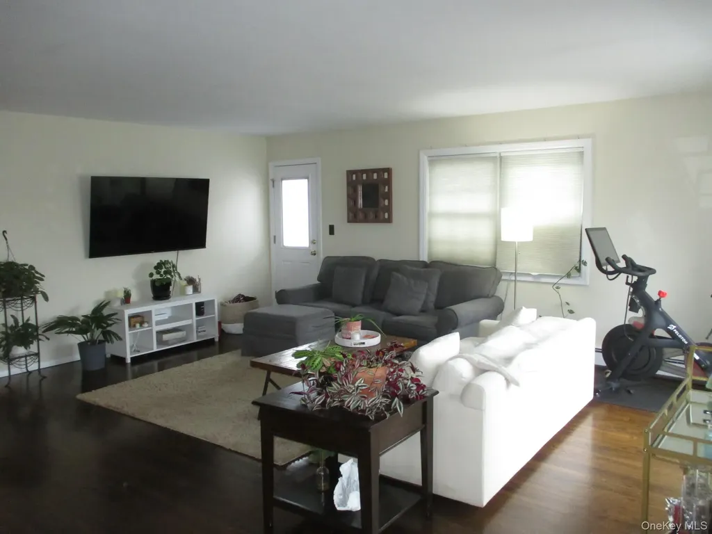 353 E Pine Street Long Beach NY 11561