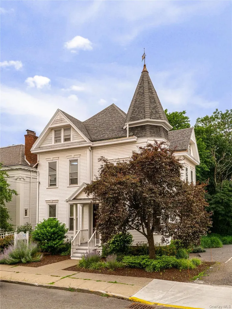 437 E Allen Street Hudson NY 12534