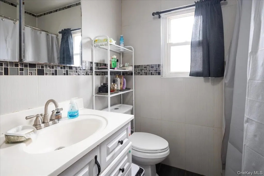 4724 168th Street Flushing NY 11358